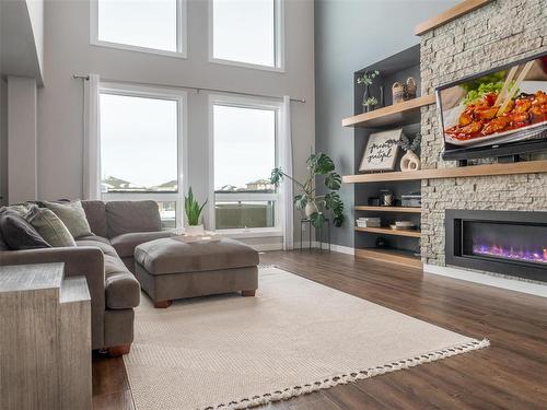 30 Angela Everts Drive, Winnipeg, MB - Indoor Photo Showing Living Room With Fireplace