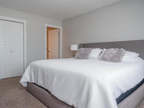 30 Angela Everts Drive, Winnipeg, MB - Indoor Photo Showing Bedroom