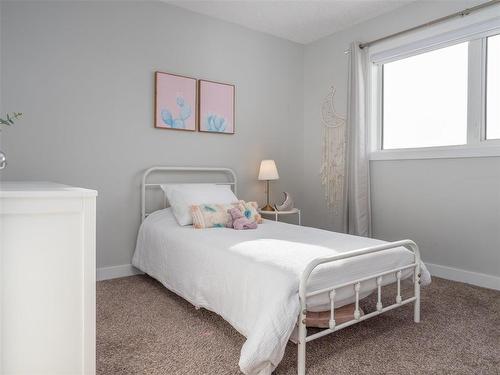 30 Angela Everts Drive, Winnipeg, MB - Indoor Photo Showing Bedroom