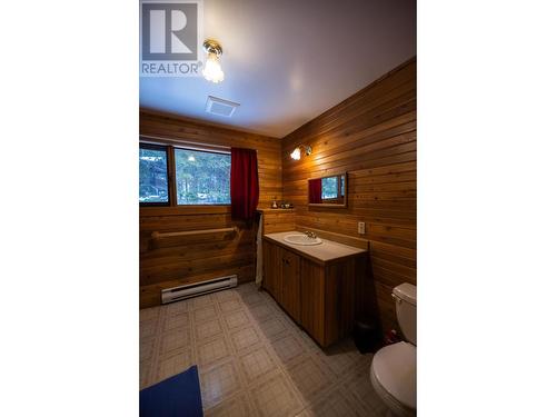 6225 Porto Rico Ymir Road, Ymir, BC - Indoor