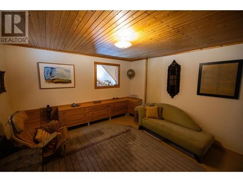 6225 Porto Rico Ymir Road, Ymir, BC - Indoor