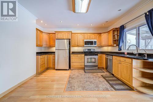 609 Montbeck Crescent, Mississauga, ON - Indoor Photo Showing Kitchen