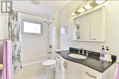 1597 Trotwood Avenue, Mississauga, ON - Indoor Photo Showing Bathroom