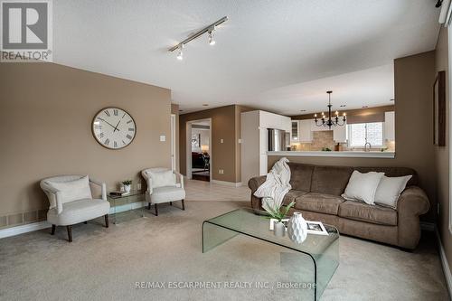 43 Glenayr Street, Hamilton, ON - Indoor Photo Showing Living Room