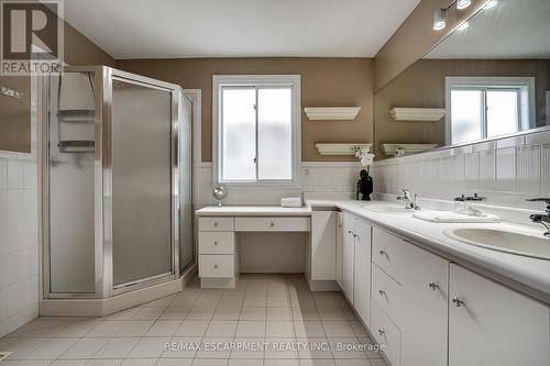 43 Glenayr Street, Hamilton, ON - Indoor Photo Showing Bathroom