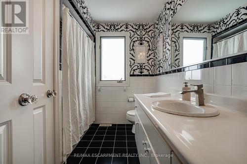 43 Glenayr Street, Hamilton, ON - Indoor Photo Showing Bathroom