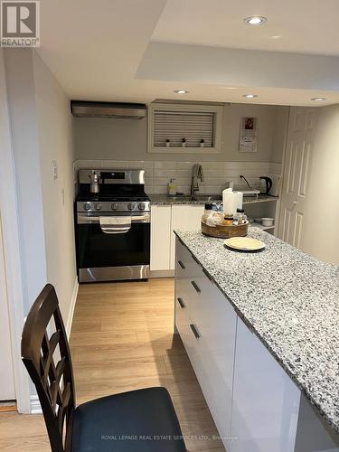 1583 Wavell Crescent, Mississauga, ON - Indoor Photo Showing Kitchen