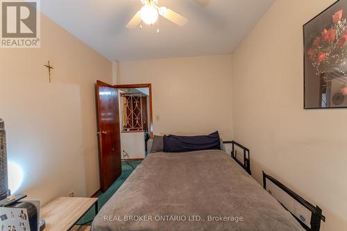 33 Clyde Street, Hamilton, ON - Indoor Photo Showing Bedroom