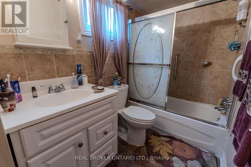 33 Clyde Street, Hamilton, ON - Indoor Photo Showing Bathroom