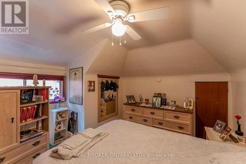 33 Clyde Street, Hamilton, ON - Indoor Photo Showing Bedroom