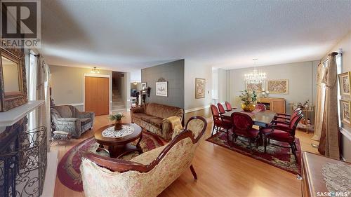 102 Michener Drive, Regina, SK - Indoor Photo Showing Living Room