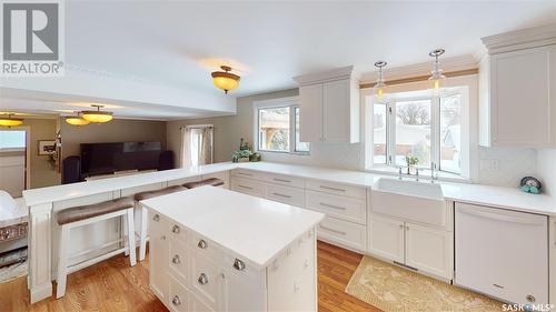 102 Michener Drive, Regina, SK - Indoor Photo Showing Kitchen