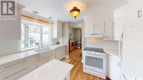 102 Michener Drive, Regina, SK - Indoor Photo Showing Kitchen