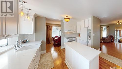 102 Michener Drive, Regina, SK - Indoor Photo Showing Kitchen