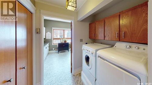 102 Michener Drive, Regina, SK - Indoor Photo Showing Laundry Room