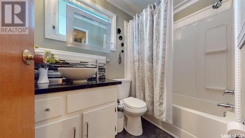 102 Michener Drive, Regina, SK - Indoor Photo Showing Bathroom