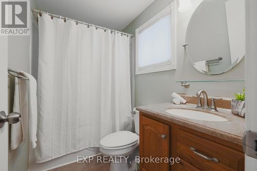 59 Hubert Street, Cambridge, ON - Indoor Photo Showing Bathroom