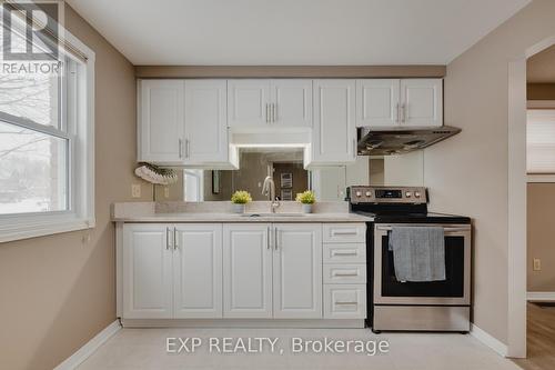 59 Hubert Street, Cambridge, ON - Indoor Photo Showing Kitchen