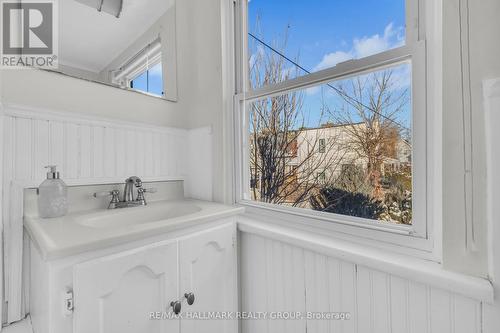 477 Booth Street, Ottawa, ON - Indoor Photo Showing Bathroom