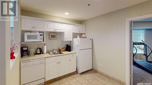 408 2909 Arens Road E, Regina, SK - Indoor Photo Showing Kitchen