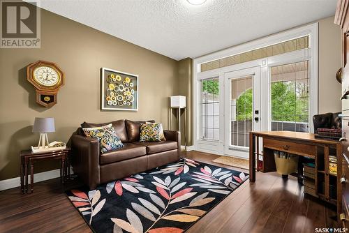 1361 Lapchuk Crescent N, Regina, SK - Indoor Photo Showing Living Room