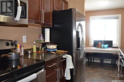 12 2112 Ste Cecilia Avenue, Saskatoon, SK - Indoor Photo Showing Kitchen