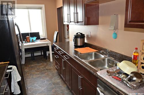 12 2112 Ste Cecilia Avenue, Saskatoon, SK - Indoor Photo Showing Kitchen With Double Sink