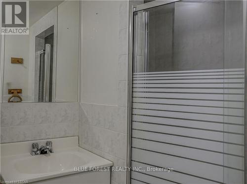 184 Kirkland Crescent, London, ON - Indoor Photo Showing Bathroom