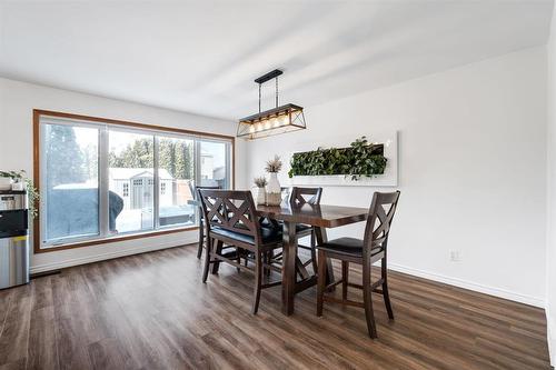 288 De La Seigneurie Boulevard, Winnipeg, MB - Indoor Photo Showing Dining Room