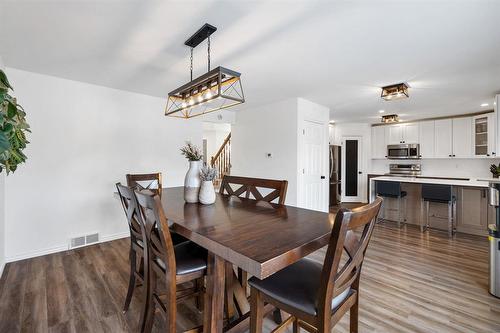 288 De La Seigneurie Boulevard, Winnipeg, MB - Indoor Photo Showing Dining Room