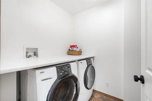 288 De La Seigneurie Boulevard, Winnipeg, MB - Indoor Photo Showing Laundry Room