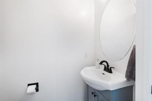 288 De La Seigneurie Boulevard, Winnipeg, MB - Indoor Photo Showing Bathroom