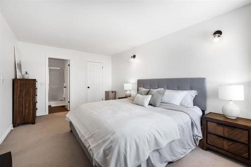 288 De La Seigneurie Boulevard, Winnipeg, MB - Indoor Photo Showing Bedroom