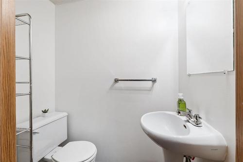 288 De La Seigneurie Boulevard, Winnipeg, MB - Indoor Photo Showing Bathroom