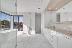 Salle de bains attenante à la CCP - 