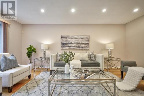 3 Resolute Drive, Hamilton, ON - Indoor Photo Showing Living Room