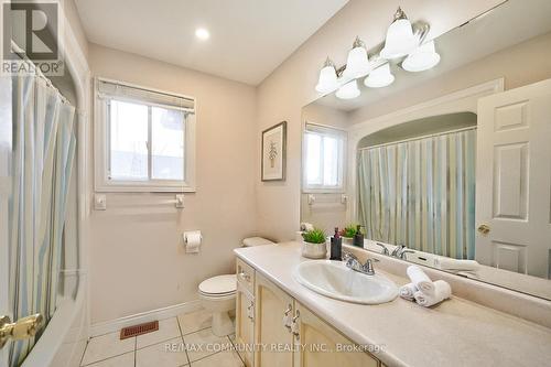 3 Resolute Drive, Hamilton, ON - Indoor Photo Showing Bathroom