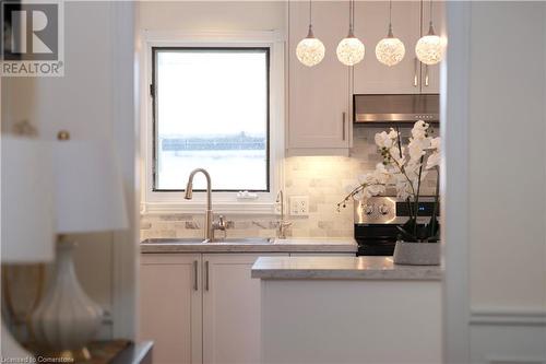 525 Leighland Drive, Waterloo, ON - Indoor Photo Showing Kitchen