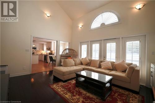 525 Leighland Drive, Waterloo, ON - Indoor Photo Showing Living Room