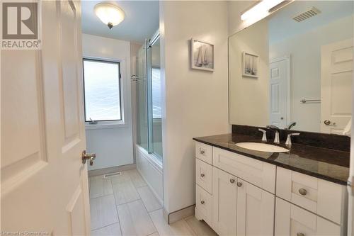 525 Leighland Drive, Waterloo, ON - Indoor Photo Showing Bathroom