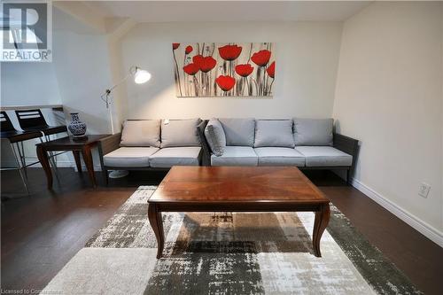 525 Leighland Drive, Waterloo, ON - Indoor Photo Showing Living Room