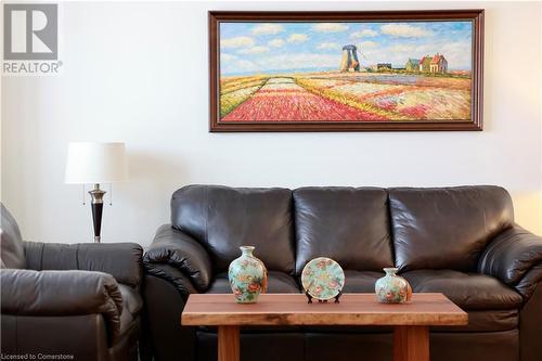 525 Leighland Drive, Waterloo, ON - Indoor Photo Showing Living Room