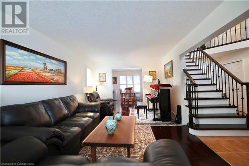 525 Leighland Drive, Waterloo, ON - Indoor Photo Showing Living Room