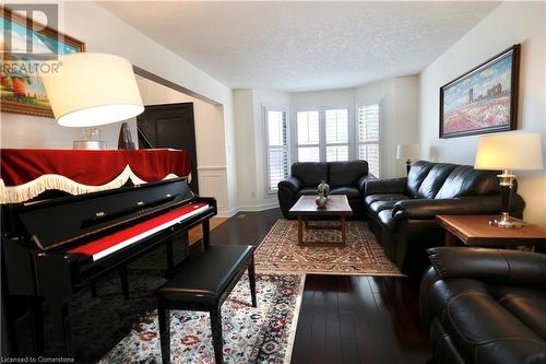 525 Leighland Drive, Waterloo, ON - Indoor Photo Showing Living Room