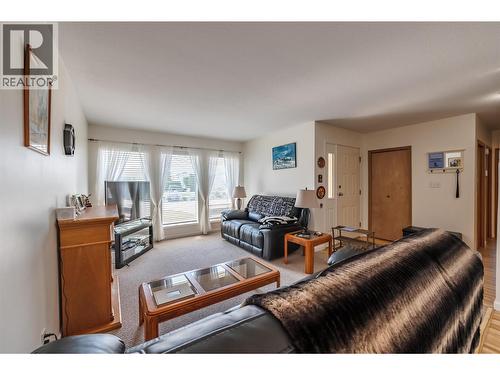 44 Bayview Crescent, Osoyoos, BC - Indoor Photo Showing Living Room