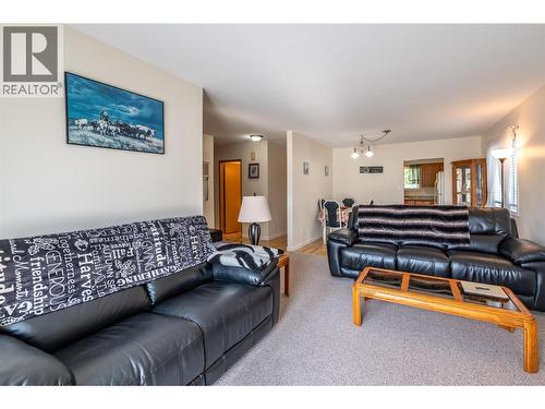 44 Bayview Crescent, Osoyoos, BC - Indoor Photo Showing Living Room