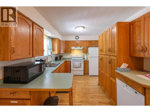 44 Bayview Crescent, Osoyoos, BC - Indoor Photo Showing Kitchen With Double Sink