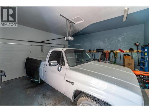 44 Bayview Crescent, Osoyoos, BC - Indoor Photo Showing Garage