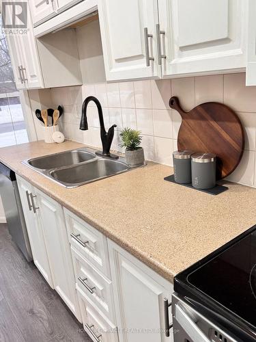 66 Arbour Glen Crescent, London, ON - Indoor Photo Showing Kitchen With Double Sink