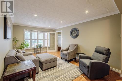 106 Rushdale Drive, Hamilton, ON - Indoor Photo Showing Living Room